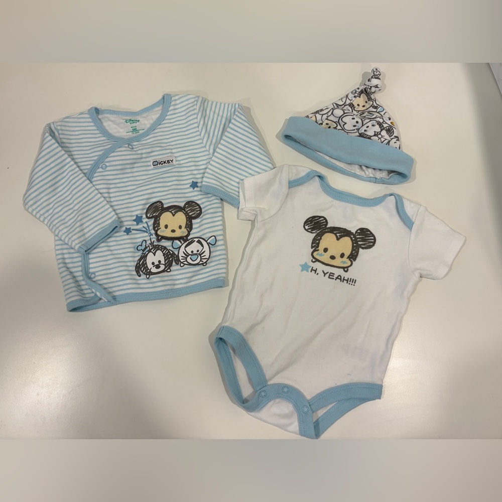 💕2 for $25💕

Disney Blue and White Bodysuit Set - 6 months